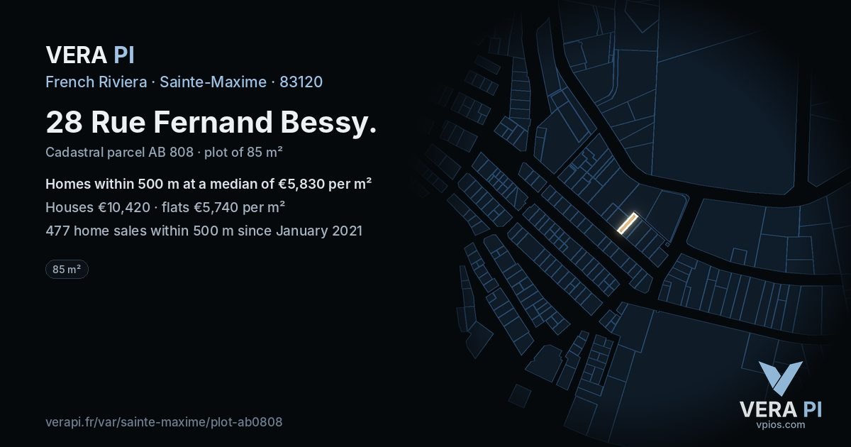 28 Rue Fernand Bessy, Sainte-Maxime at night – the plot lit, the parcels around coloured by the prices near them