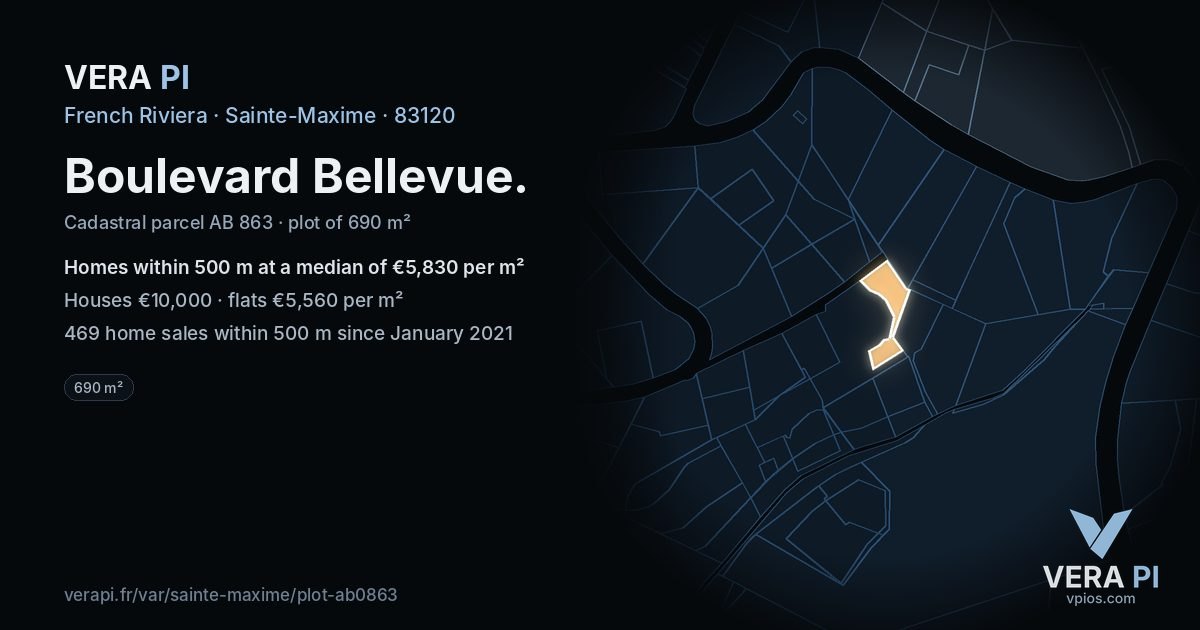 Boulevard Bellevue, Sainte-Maxime at night – the plot lit, the parcels around coloured by the prices near them