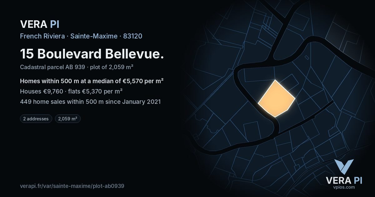 15 Boulevard Bellevue, Sainte-Maxime at night – the plot lit, the parcels around coloured by the prices near them