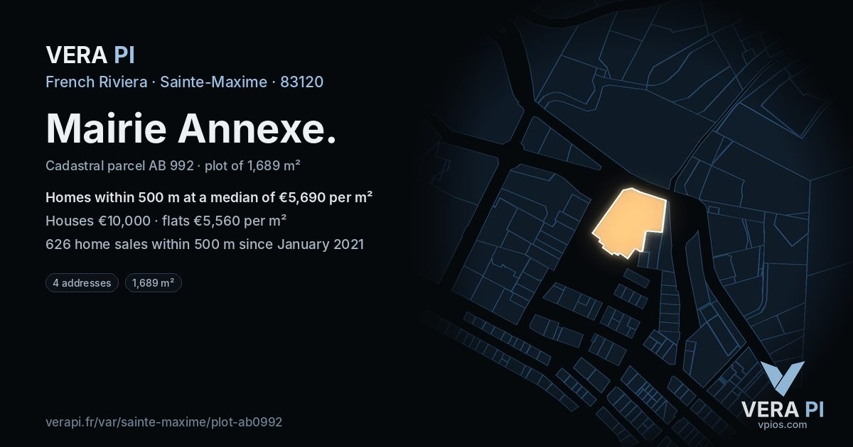 Mairie Annexe, Sainte-Maxime at night – the plot lit, the parcels around coloured by the prices near them