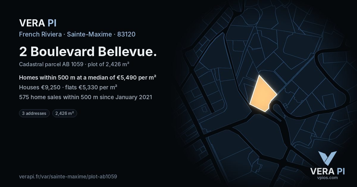 2 Boulevard Bellevue, Sainte-Maxime at night – the plot lit, the parcels around coloured by the prices near them