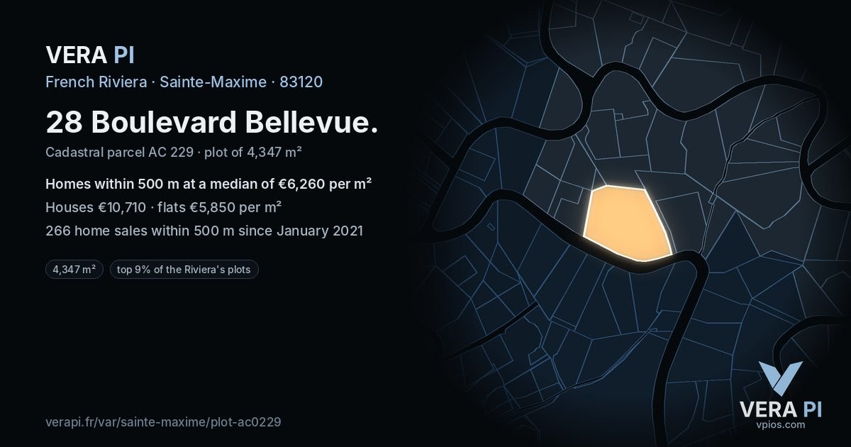 28 Boulevard Bellevue, Sainte-Maxime at night – the plot lit, the parcels around coloured by the prices near them