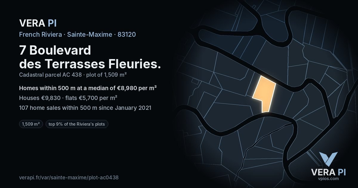 7 Boulevard des Terrasses Fleuries, Sainte-Maxime at night – the plot lit, the parcels around coloured by the prices near them