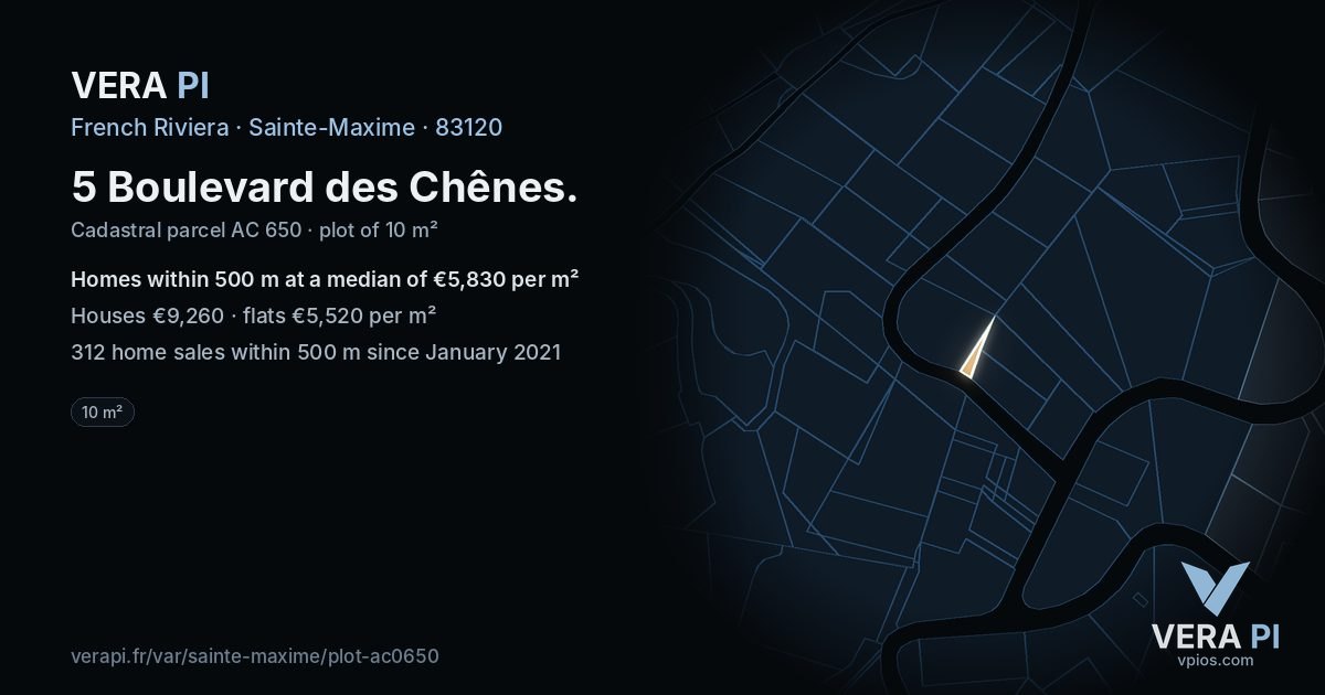 5 Boulevard des Chênes, Sainte-Maxime at night – the plot lit, the parcels around coloured by the prices near them
