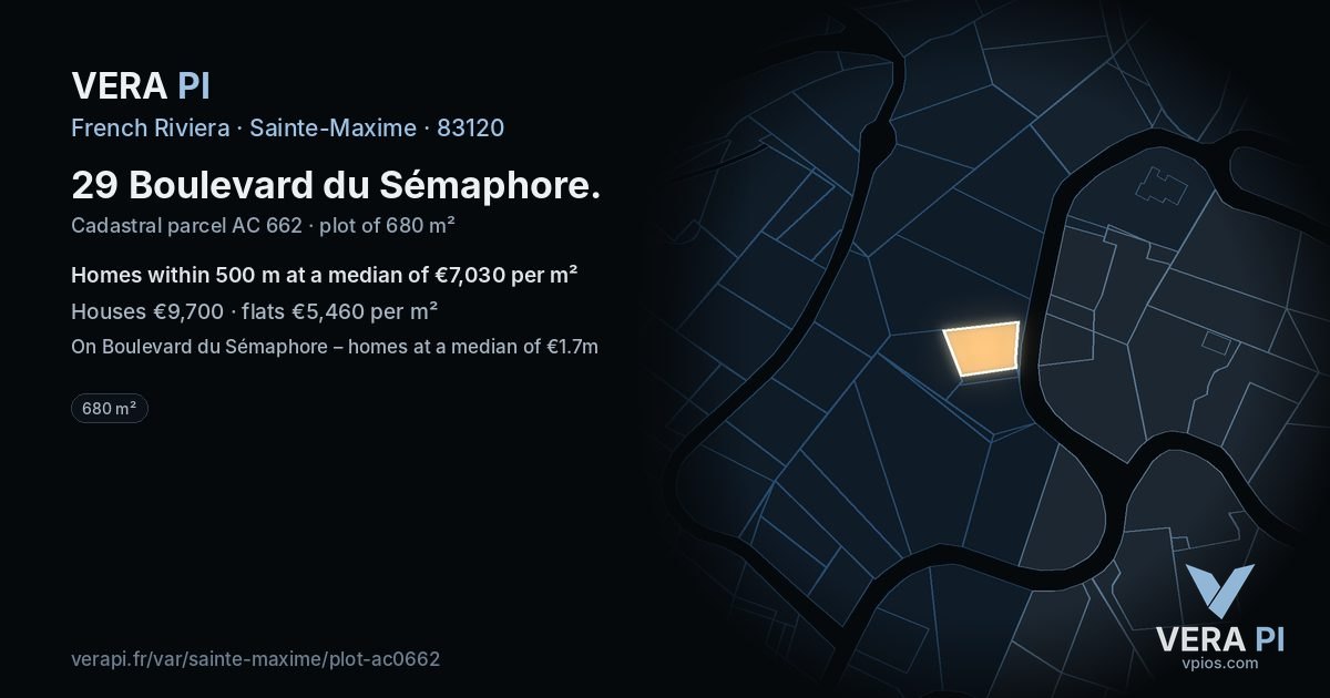 29 Boulevard du Sémaphore, Sainte-Maxime at night – the plot lit, the parcels around coloured by the prices near them