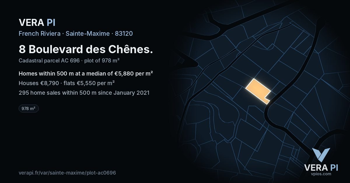 8 Boulevard des Chênes, Sainte-Maxime at night – the plot lit, the parcels around coloured by the prices near them