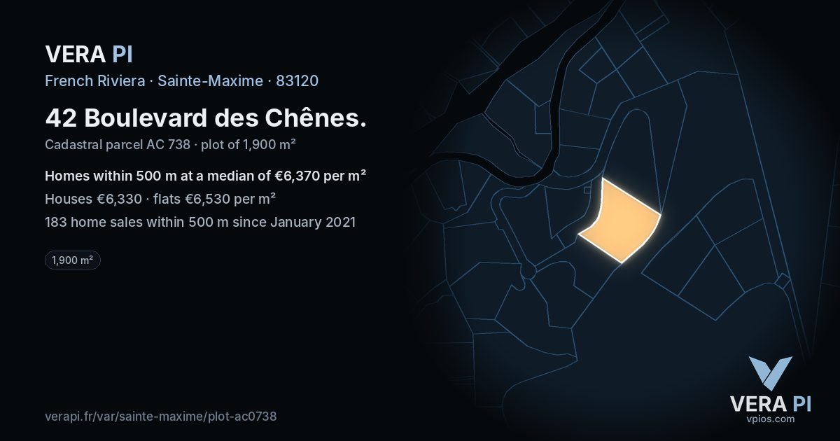 42 Boulevard des Chênes, Sainte-Maxime at night – the plot lit, the parcels around coloured by the prices near them