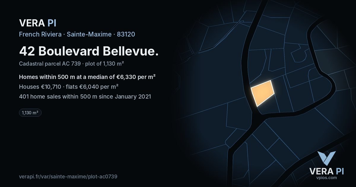 42 Boulevard Bellevue, Sainte-Maxime at night – the plot lit, the parcels around coloured by the prices near them