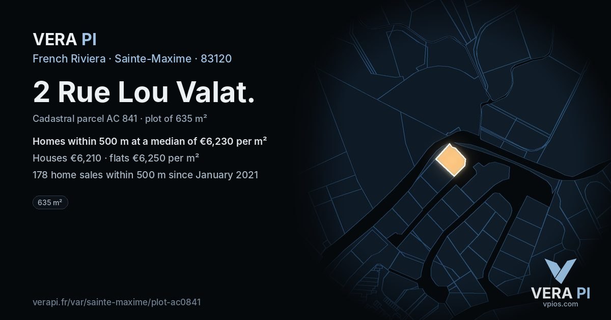 2 Rue Lou Valat, Sainte-Maxime at night – the plot lit, the parcels around coloured by the prices near them