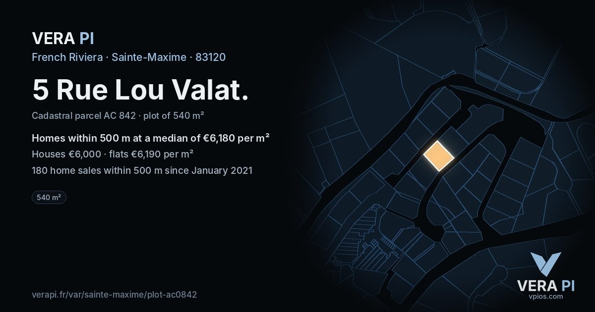 5 Rue Lou Valat, Sainte-Maxime at night – the plot lit, the parcels around coloured by the prices near them