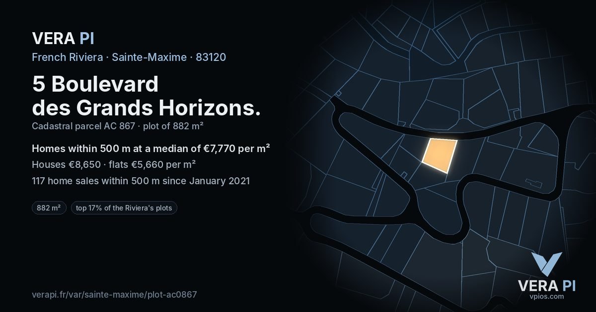 5 Boulevard des Grands Horizons, Sainte-Maxime at night – the plot lit, the parcels around coloured by the prices near them