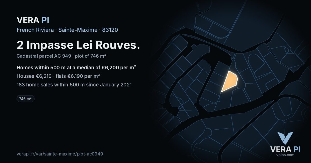 2 Impasse Lei Rouves, Sainte-Maxime at night – the plot lit, the parcels around coloured by the prices near them