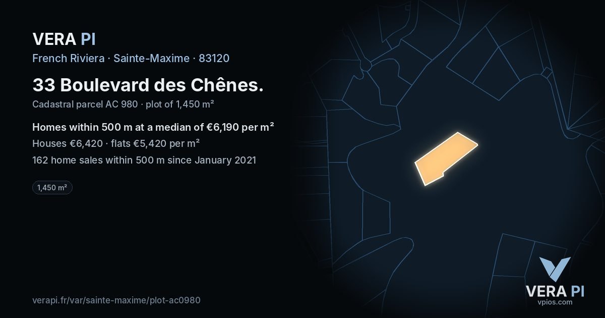 33 Boulevard des Chênes, Sainte-Maxime at night – the plot lit, the parcels around coloured by the prices near them