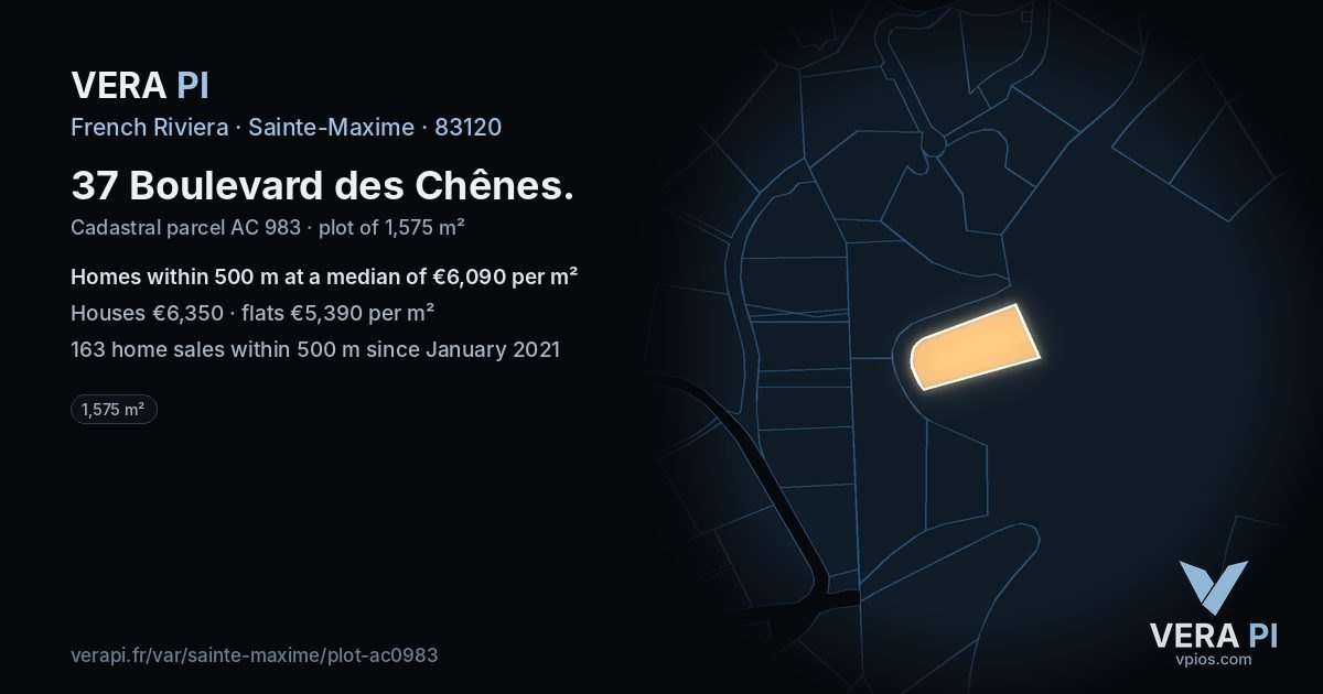 37 Boulevard des Chênes, Sainte-Maxime at night – the plot lit, the parcels around coloured by the prices near them