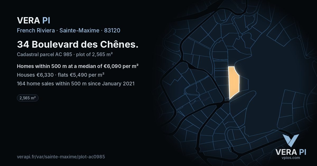 34 Boulevard des Chênes, Sainte-Maxime at night – the plot lit, the parcels around coloured by the prices near them
