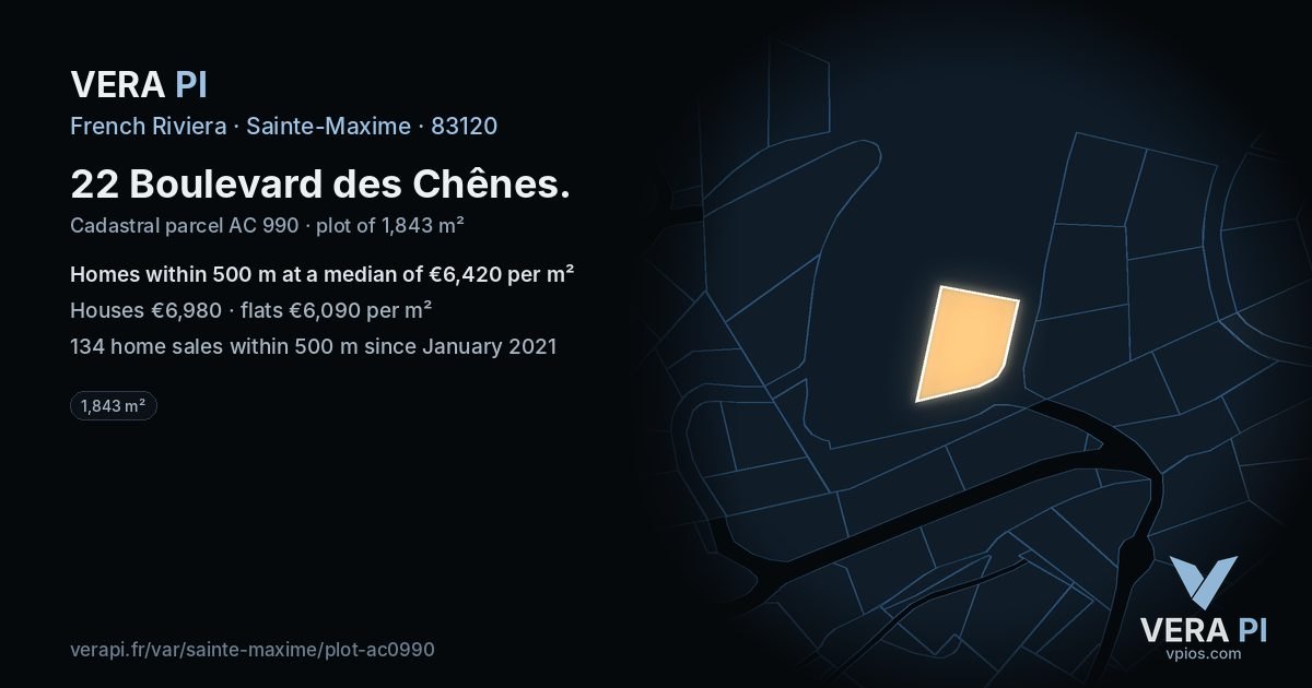 22 Boulevard des Chênes, Sainte-Maxime at night – the plot lit, the parcels around coloured by the prices near them