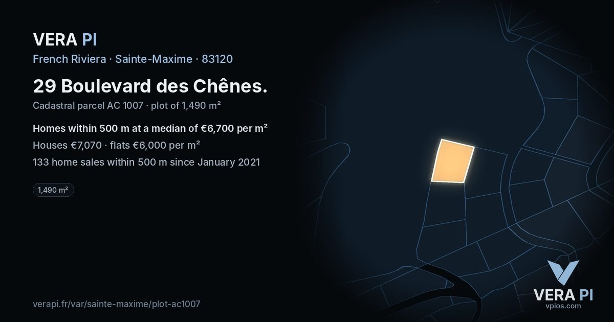 29 Boulevard des Chênes, Sainte-Maxime at night – the plot lit, the parcels around coloured by the prices near them