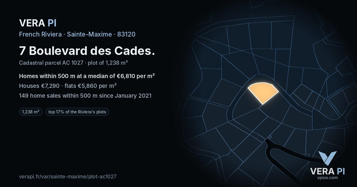 7 Boulevard des Cades, Sainte-Maxime at night – the plot lit, the parcels around coloured by the prices near them