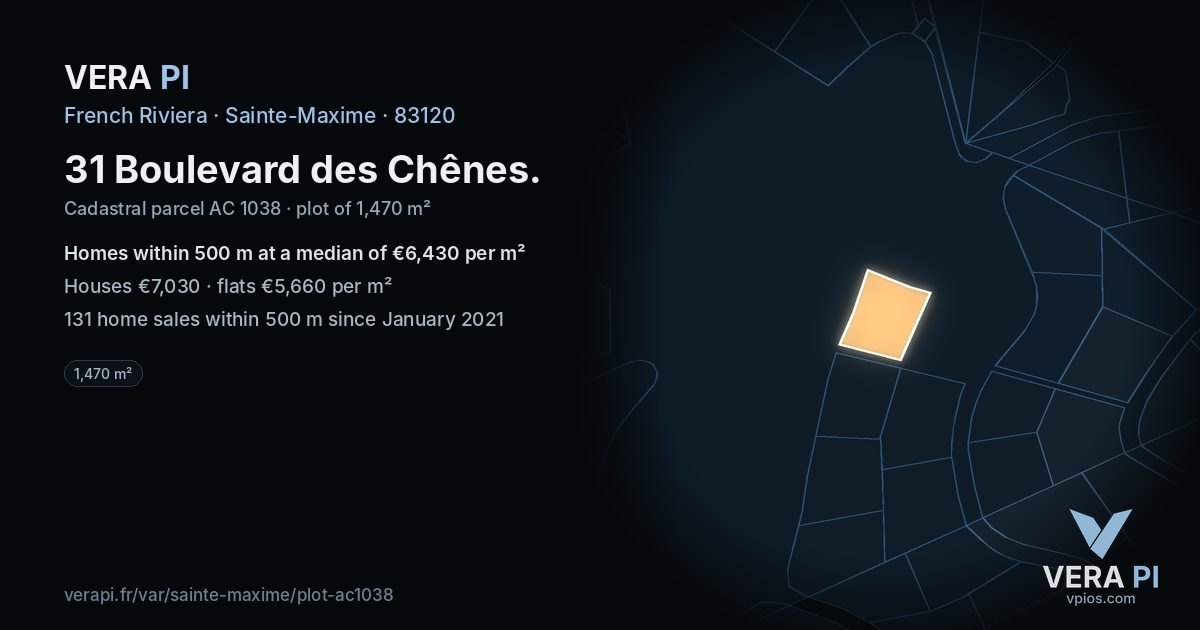 31 Boulevard des Chênes, Sainte-Maxime at night – the plot lit, the parcels around coloured by the prices near them