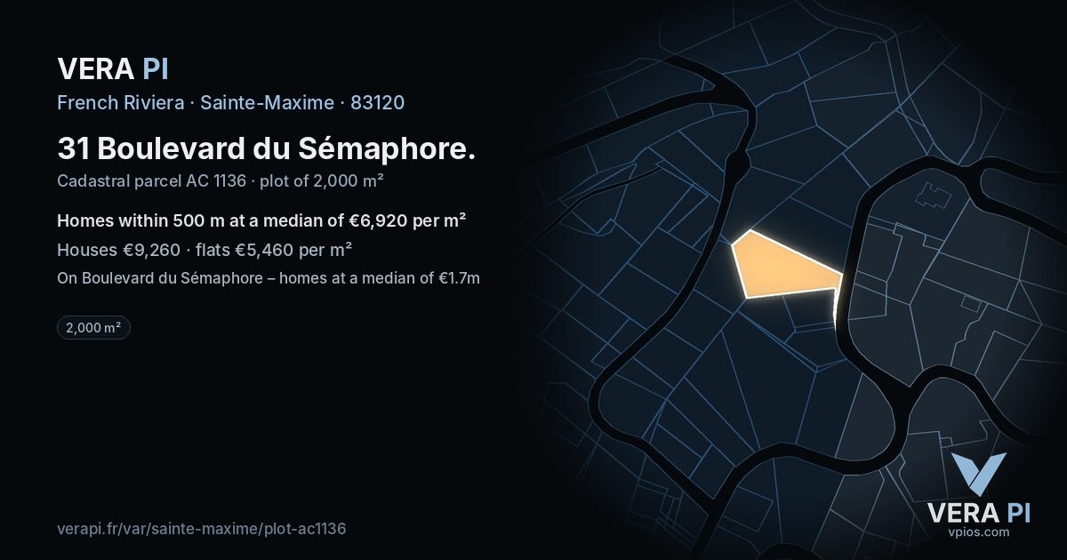 31 Boulevard du Sémaphore, Sainte-Maxime at night – the plot lit, the parcels around coloured by the prices near them