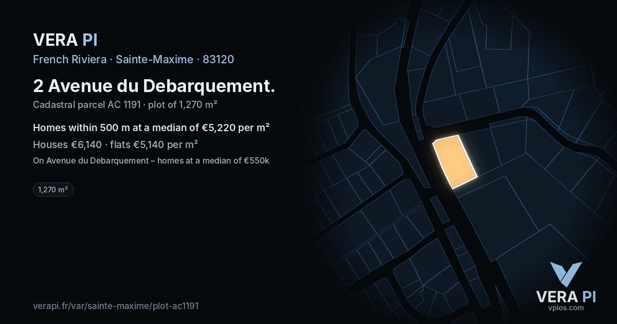 2 Avenue du Debarquement, Sainte-Maxime at night – the plot lit, the parcels around coloured by the prices near them