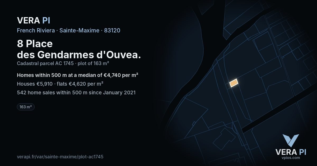 8 Place des Gendarmes d'Ouvea, Sainte-Maxime at night – the plot lit, the parcels around coloured by the prices near them