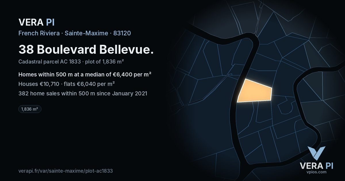 38 Boulevard Bellevue, Sainte-Maxime at night – the plot lit, the parcels around coloured by the prices near them