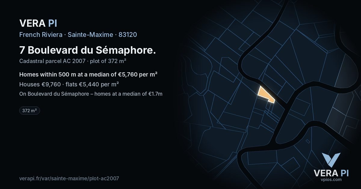 7 Boulevard du Sémaphore, Sainte-Maxime at night – the plot lit, the parcels around coloured by the prices near them