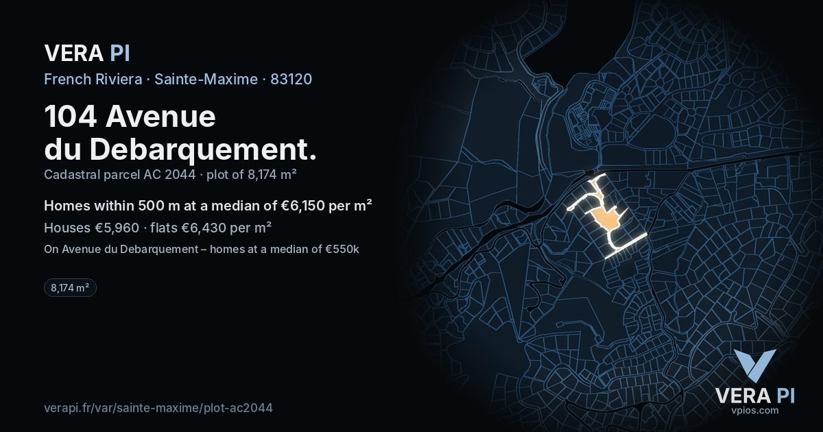 104 Avenue du Debarquement, Sainte-Maxime at night – the plot lit, the parcels around coloured by the prices near them