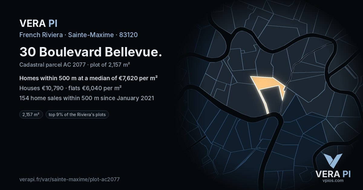 30 Boulevard Bellevue, Sainte-Maxime at night – the plot lit, the parcels around coloured by the prices near them