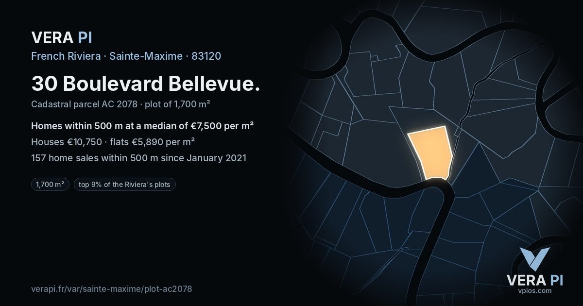 30 Boulevard Bellevue, Sainte-Maxime at night – the plot lit, the parcels around coloured by the prices near them