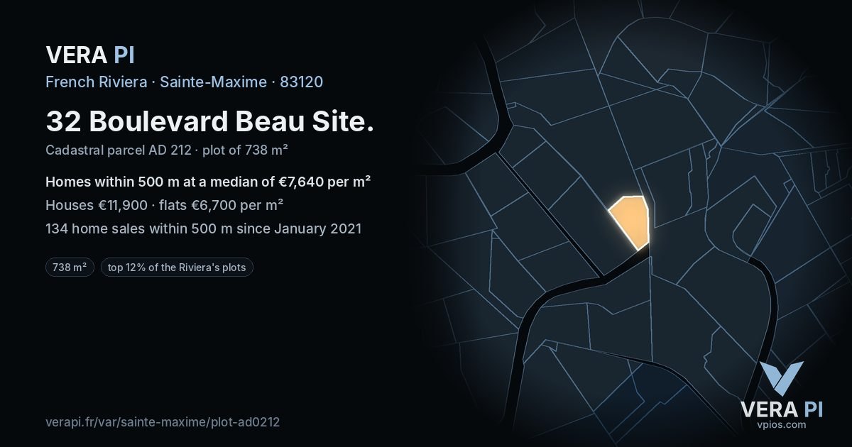32 Boulevard Beau Site, Sainte-Maxime at night – the plot lit, the parcels around coloured by the prices near them