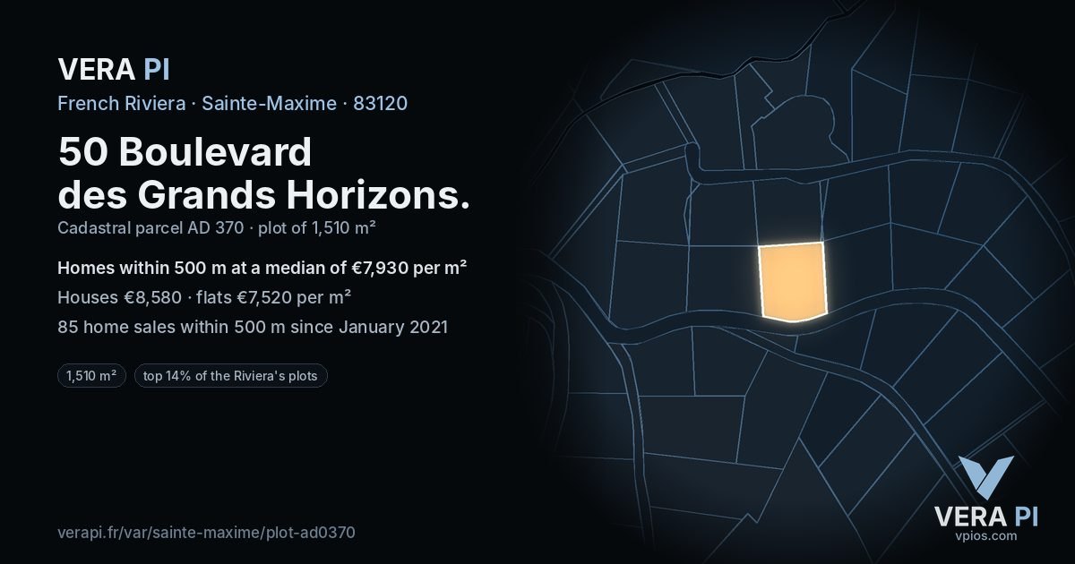 50 Boulevard des Grands Horizons, Sainte-Maxime at night – the plot lit, the parcels around coloured by the prices near them