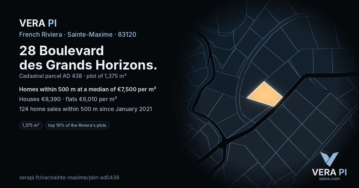 28 Boulevard des Grands Horizons, Sainte-Maxime at night – the plot lit, the parcels around coloured by the prices near them