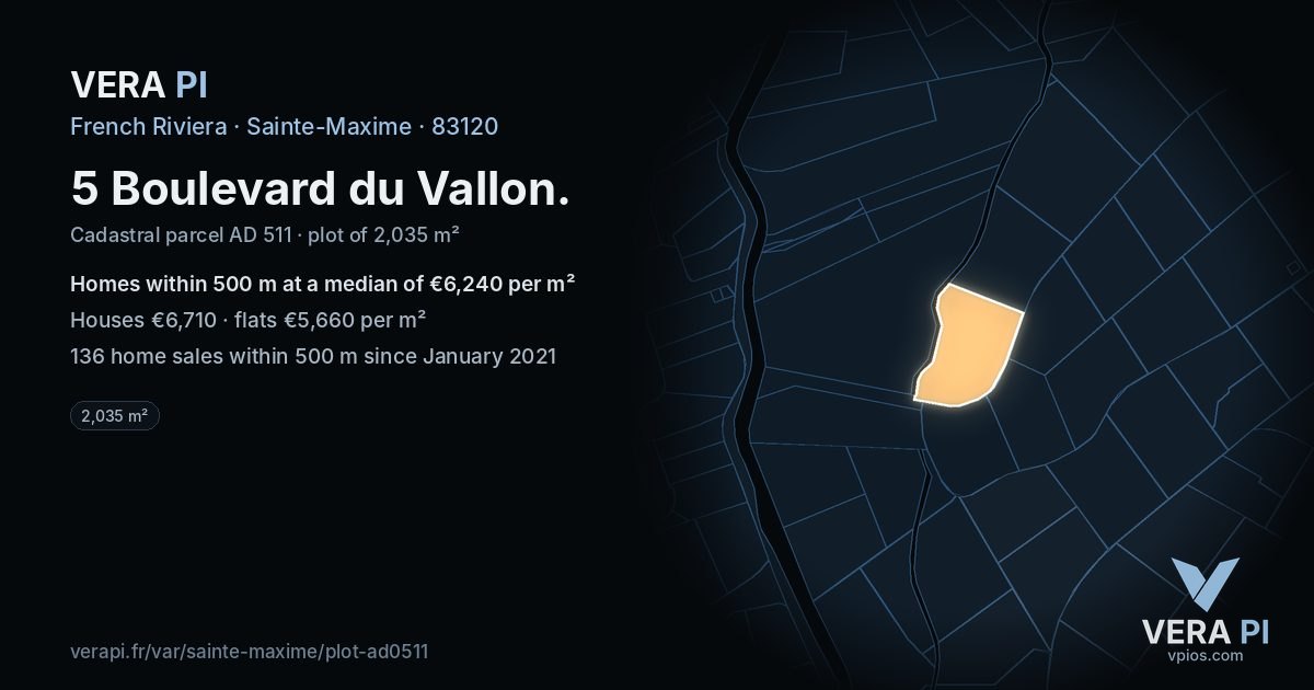 5 Boulevard du Vallon, Sainte-Maxime at night – the plot lit, the parcels around coloured by the prices near them