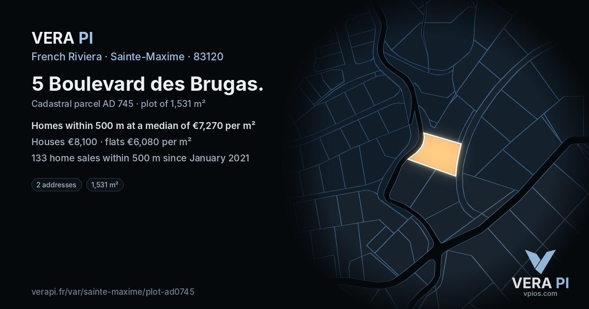 5 Boulevard des Brugas, Sainte-Maxime at night – the plot lit, the parcels around coloured by the prices near them