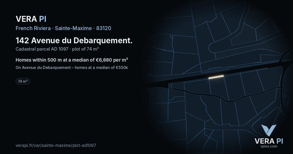 142 Avenue du Debarquement, Sainte-Maxime at night – the plot lit, the parcels around coloured by the prices near them