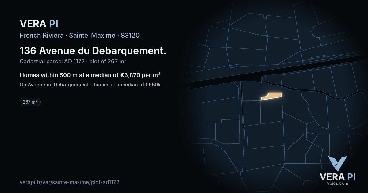 136 Avenue du Debarquement, Sainte-Maxime at night – the plot lit, the parcels around coloured by the prices near them