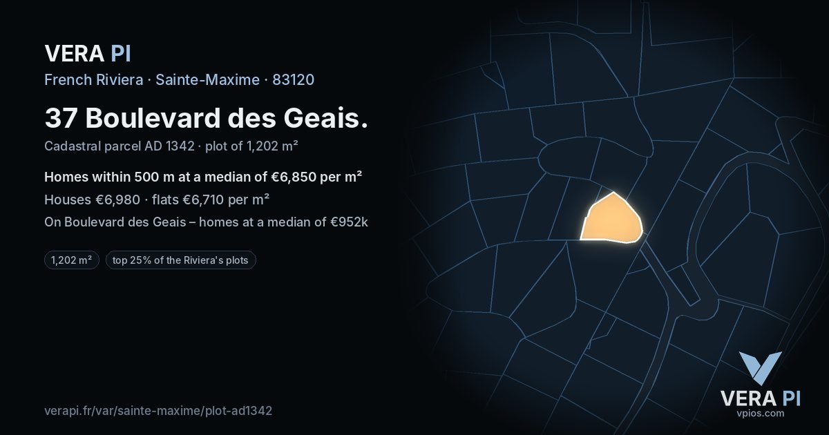 37 Boulevard des Geais, Sainte-Maxime at night – the plot lit, the parcels around coloured by the prices near them