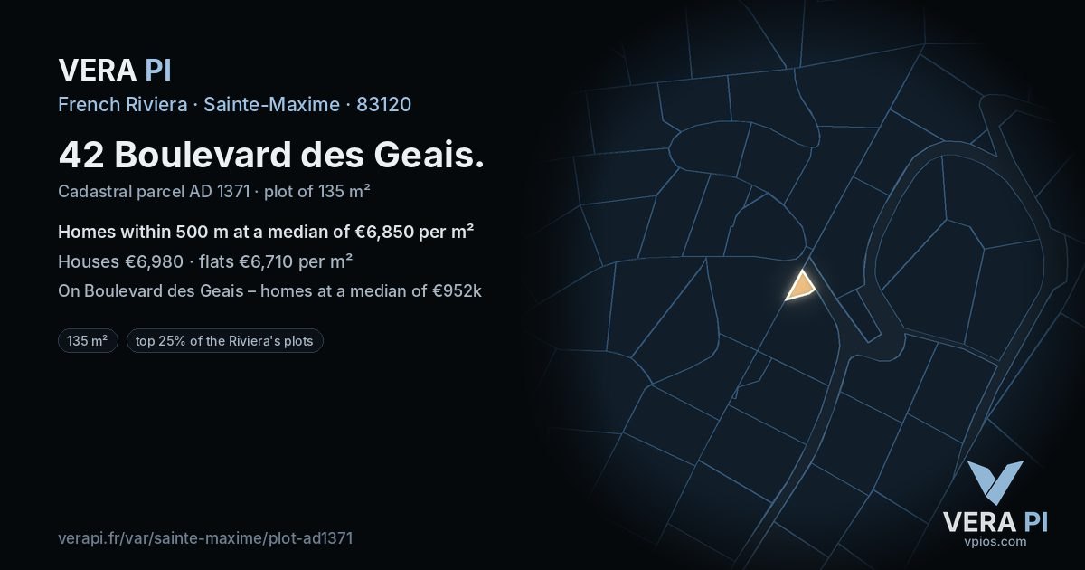 42 Boulevard des Geais, Sainte-Maxime at night – the plot lit, the parcels around coloured by the prices near them