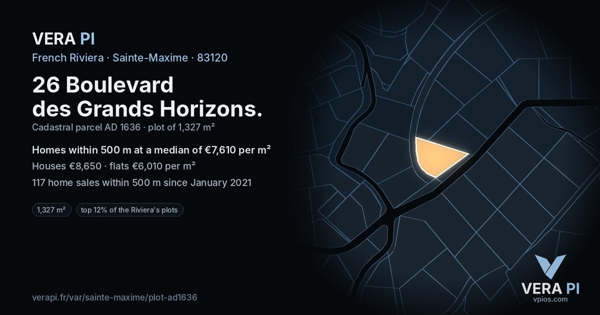 26 Boulevard des Grands Horizons, Sainte-Maxime at night – the plot lit, the parcels around coloured by the prices near them