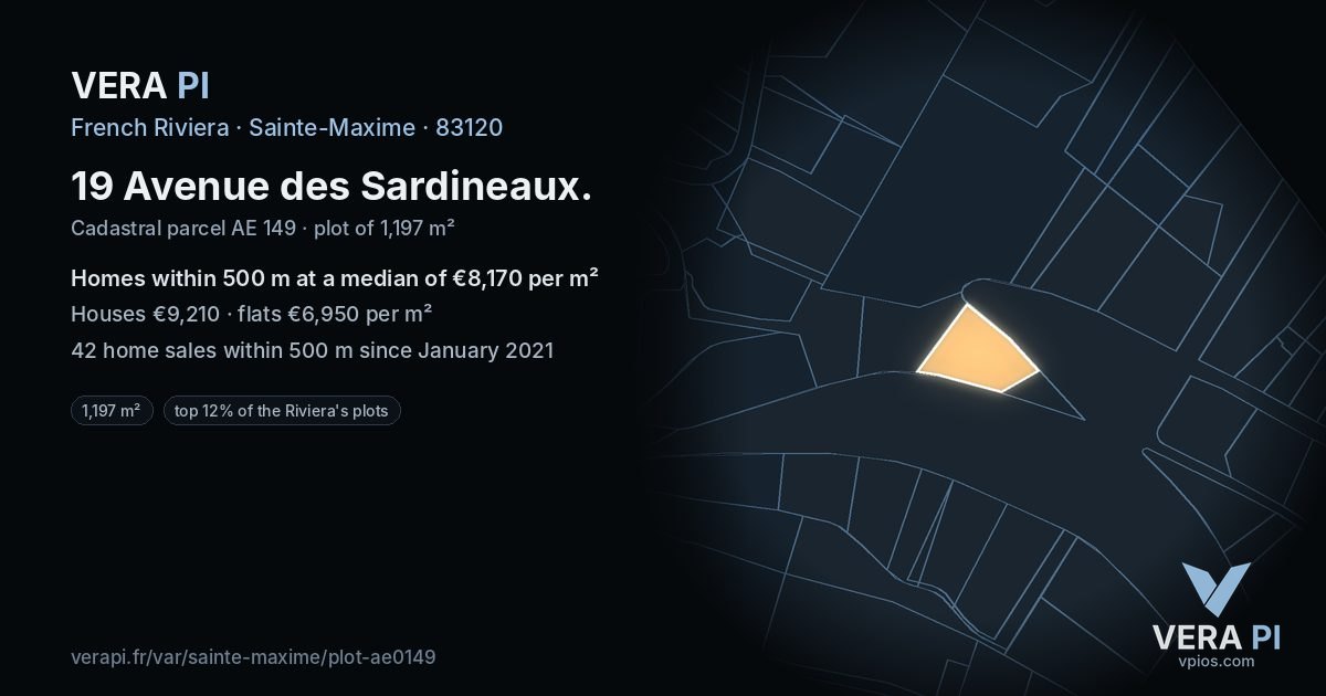 19 Avenue des Sardineaux, Sainte-Maxime at night – the plot lit, the parcels around coloured by the prices near them