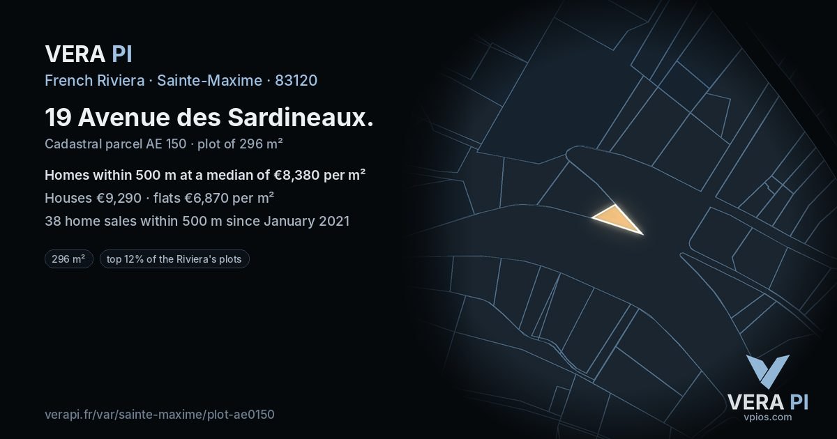 19 Avenue des Sardineaux, Sainte-Maxime at night – the plot lit, the parcels around coloured by the prices near them