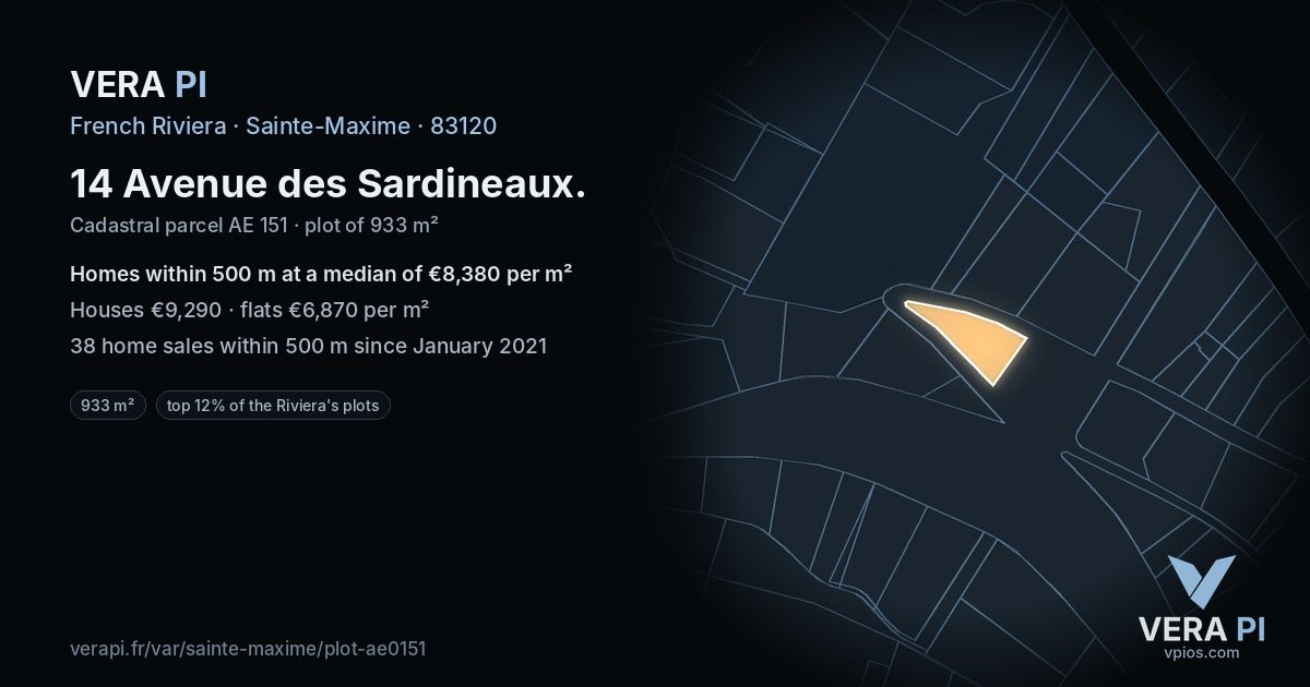 14 Avenue des Sardineaux, Sainte-Maxime at night – the plot lit, the parcels around coloured by the prices near them