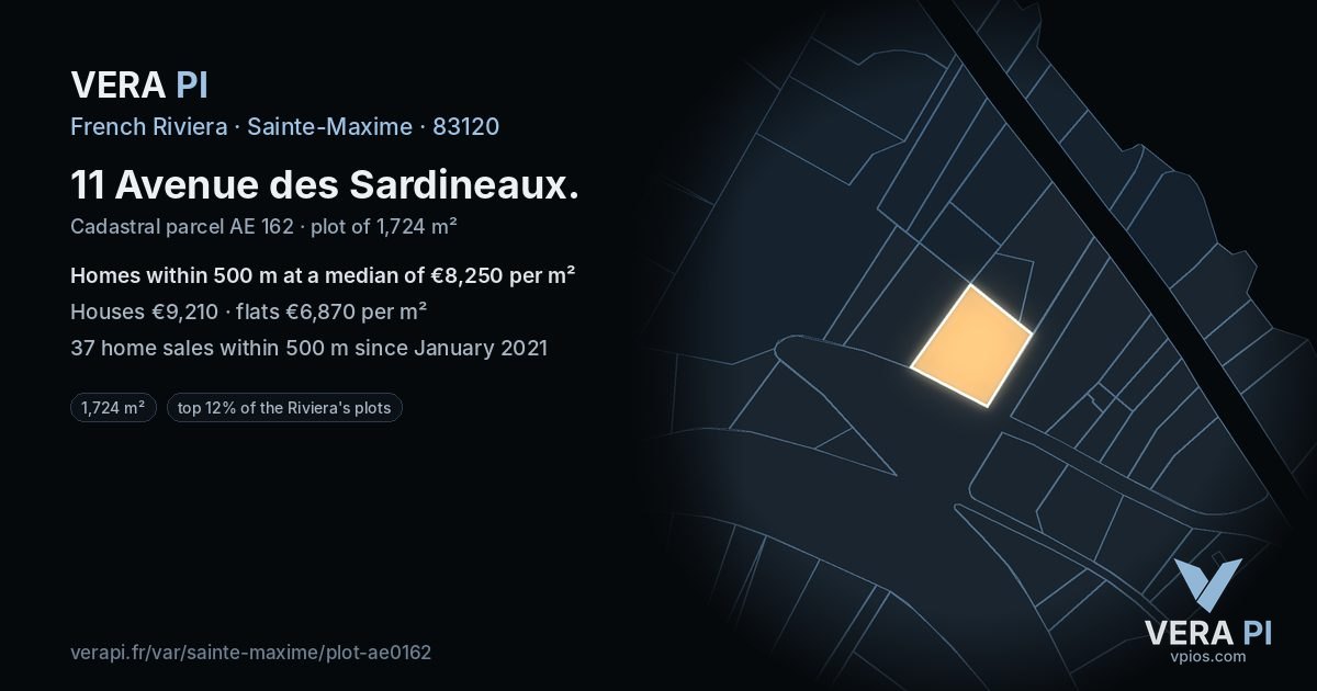 11 Avenue des Sardineaux, Sainte-Maxime at night – the plot lit, the parcels around coloured by the prices near them