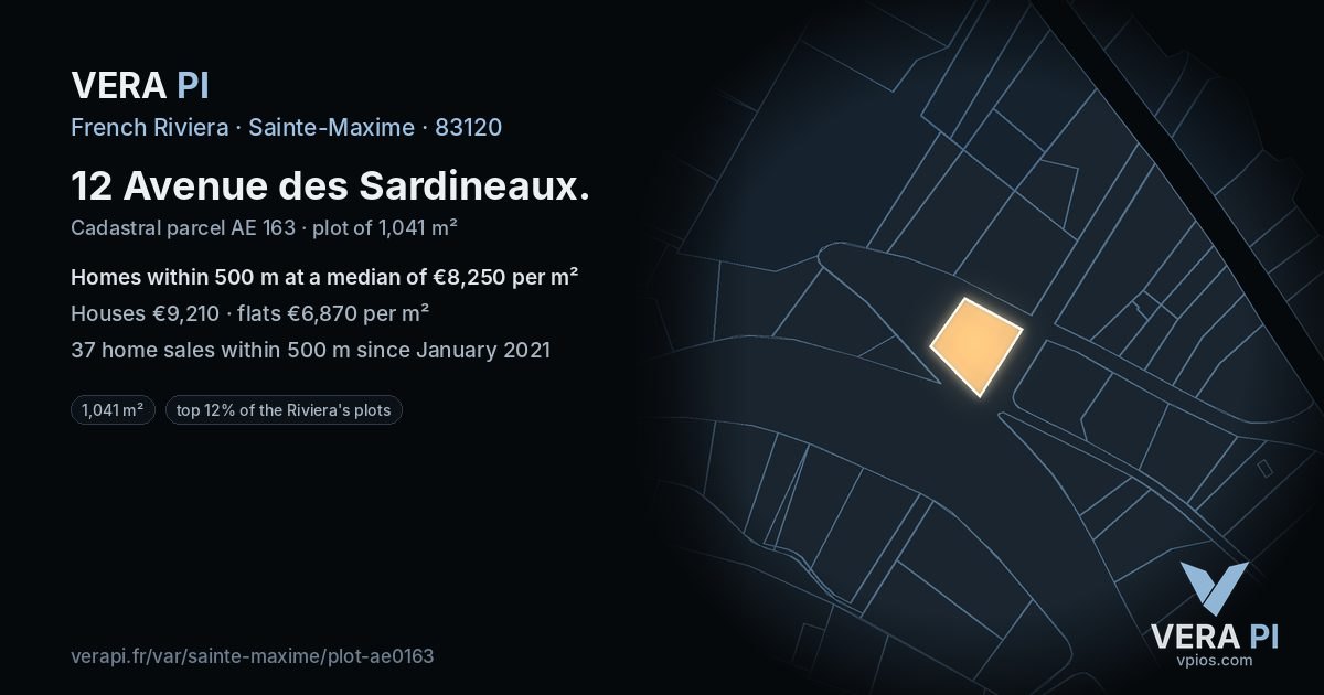 12 Avenue des Sardineaux, Sainte-Maxime at night – the plot lit, the parcels around coloured by the prices near them