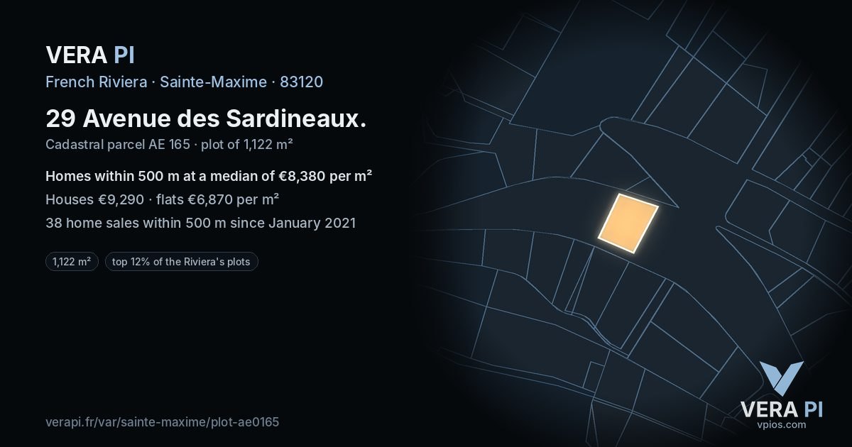 29 Avenue des Sardineaux, Sainte-Maxime at night – the plot lit, the parcels around coloured by the prices near them