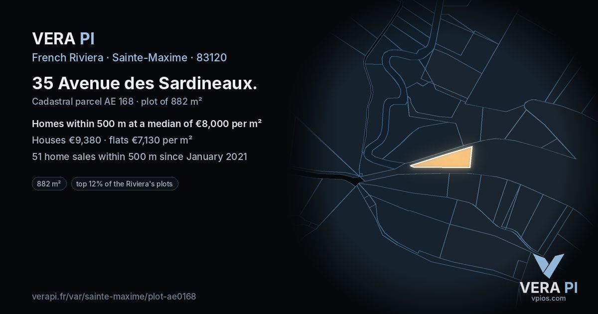 35 Avenue des Sardineaux, Sainte-Maxime at night – the plot lit, the parcels around coloured by the prices near them