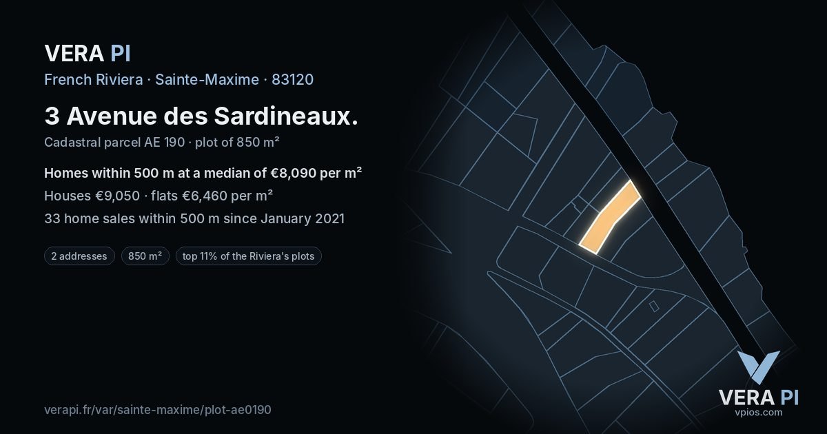 3 Avenue des Sardineaux, Sainte-Maxime at night – the plot lit, the parcels around coloured by the prices near them