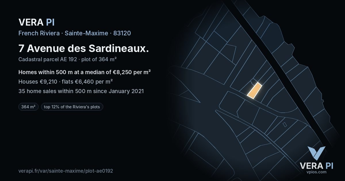 7 Avenue des Sardineaux, Sainte-Maxime at night – the plot lit, the parcels around coloured by the prices near them